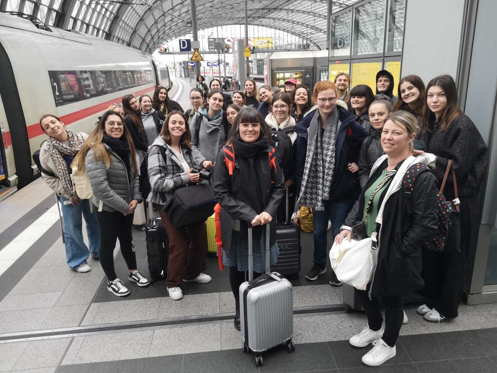 d262b55f-1cb6-4cbb-9e4f-f8cd6f1f7f46 (2)